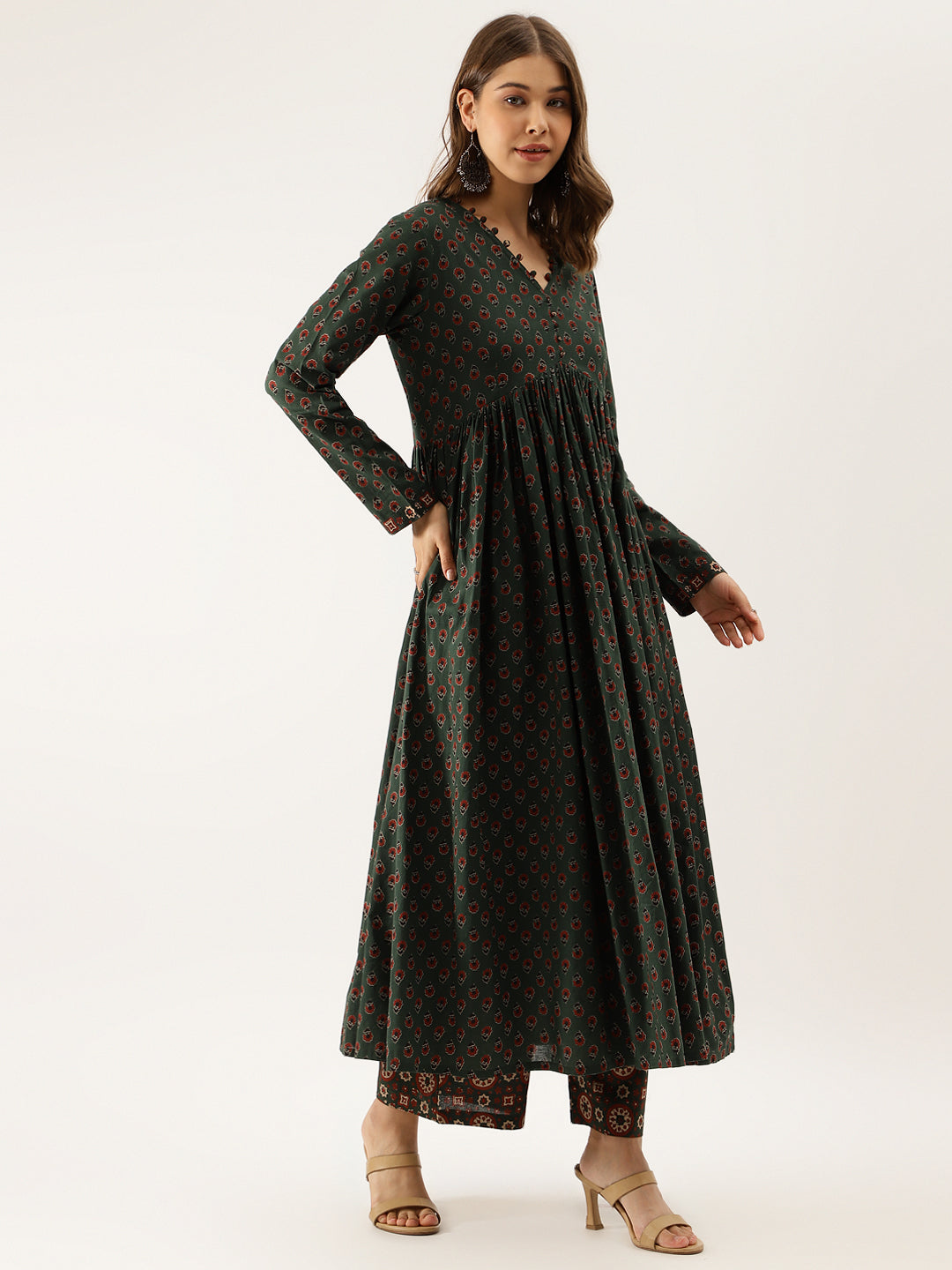 Long-sleeved dark green floral print cotton kurta set with V-neckline and empire waist