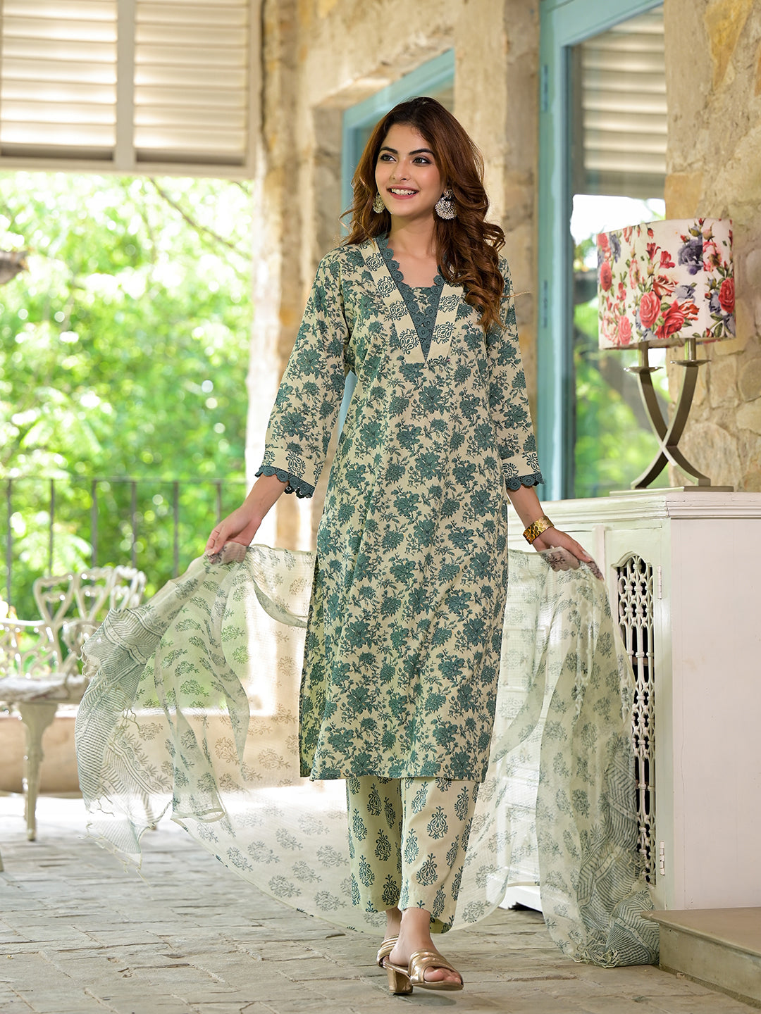 Woman wearing Bottle Green Floral Print Cotton Kurta Set for Women with elegant design